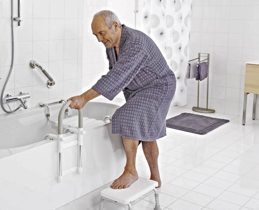 Туалети для людей похилого віку – типи та особливості