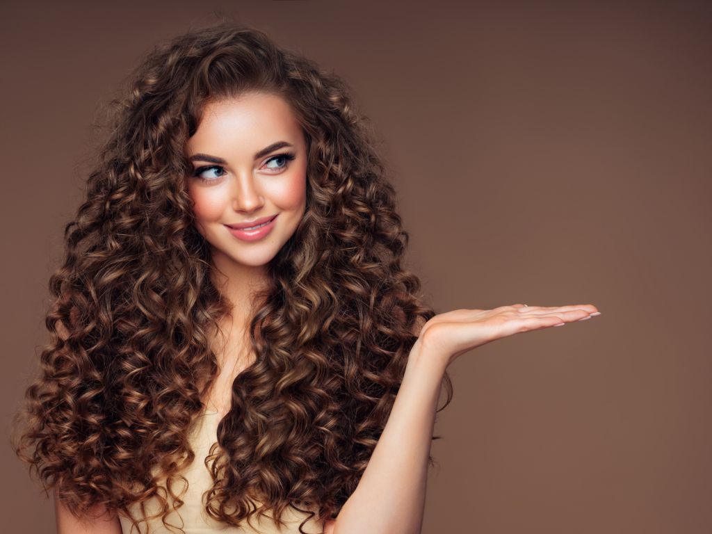 Чем привлекателен выбор натурального шампуня для вьющихся волос